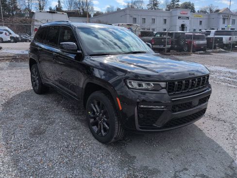 New 2026 Jeep Grand Cherokee Limited AWD/4WD image 2