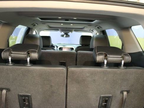 Used 2020 GMC Acadia SLT w/ GMC Pro Grade Package AWD/4WD image 18