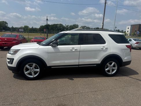 Used 2016 Ford Explorer XLT w/ Equipment Group 202A AWD/4WD image 8