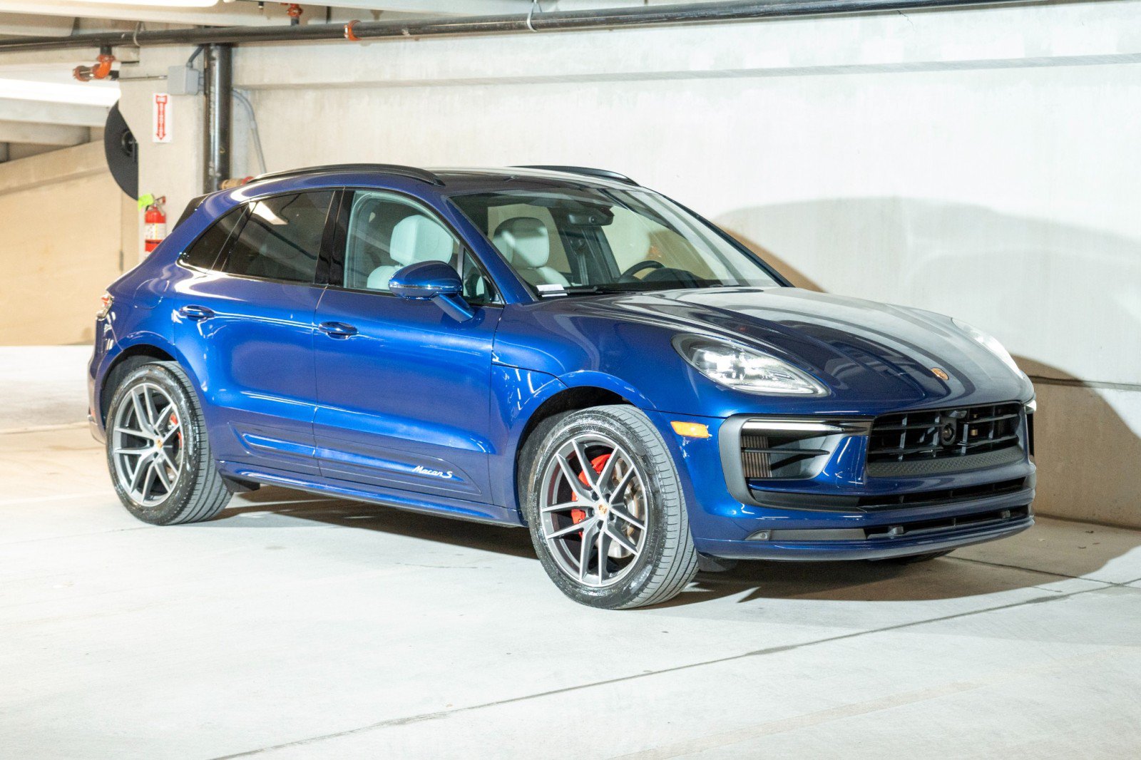 Certified 2023 Porsche Macan S AWD/4WD image 7