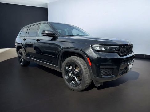 Used 2023 Jeep Grand Cherokee L Laredo RWD image 15