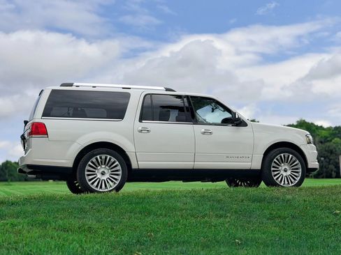 Used 2015 Lincoln Navigator L 4WD w/ Equipment Group 101A Reserve image 9