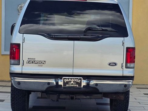 Used 2005 Ford Excursion XLT AWD/4WD image 5