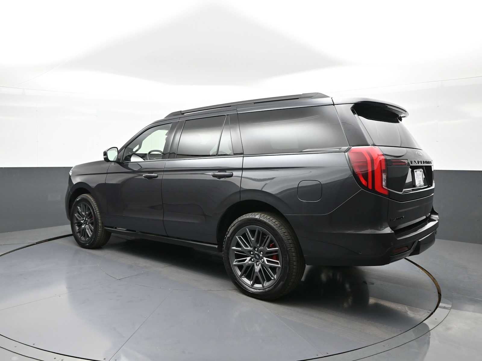 Used 2025 Ford Expedition Platinum w/ Stealth Performance Package AWD/4WD image 8