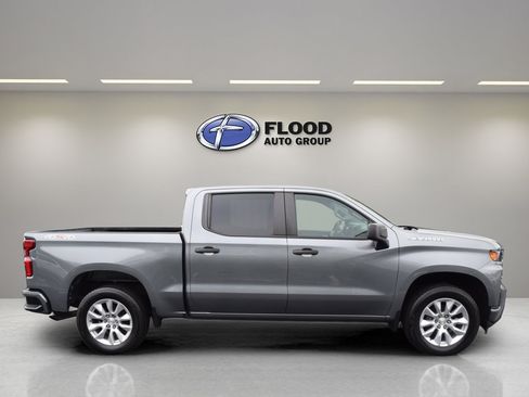 Used 2022 Chevrolet Silverado 1500 Custom w/ Safety Confidence Package image 3