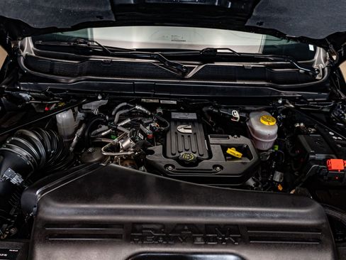 Used 2025 RAM 3500 Laramie image 30
