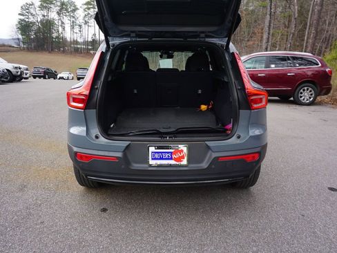 Used 2023 Volvo XC40 B4 Ultimate w/ Climate Package image 16