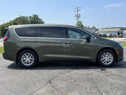 New 2027 Chrysler Pacifica Select FWD image 38