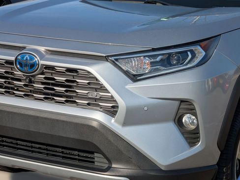 Used 2021 Toyota RAV4 Limited image 11