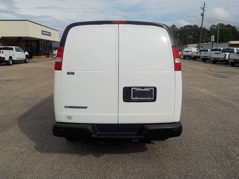 Used 2020 Chevrolet Express 2500 Extended w/ Enhanced Convenience Package RWD image 4