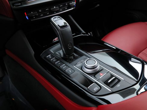 Certified 2023 Maserati Levante GT AWD/4WD image 21