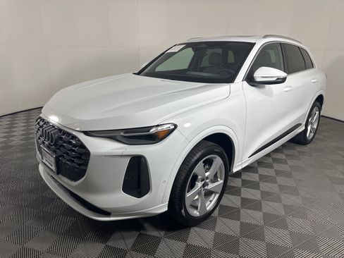 Used 2025 Audi Q5 Premium Plus w/ Premium Plus image 3