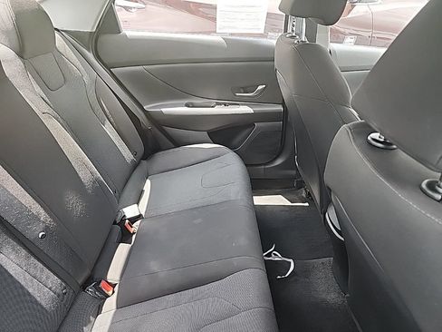 Used 2021 Hyundai Elantra SE FWD image 13