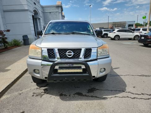 Used 2010 Nissan Titan SE w/ SE Value Truck Pkg image 8