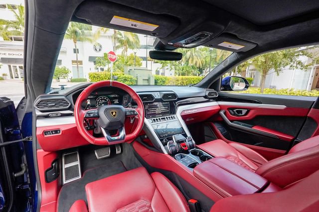 Used 2022 Lamborghini Urus AWD/4WD image 3