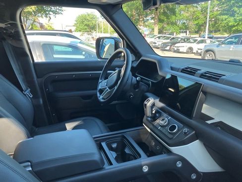 Used 2023 Land Rover Defender 130 X-Dynamic SE AWD/4WD image 12