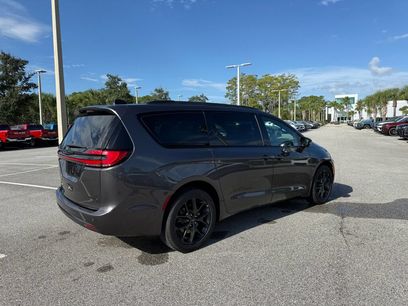 Used 2023 Chrysler Pacifica Limited w/ S Appearance Package