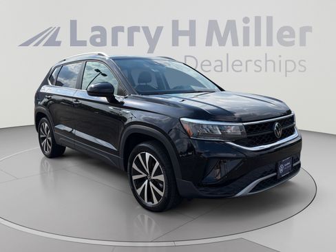 Certified 2023 Volkswagen Taos SE w/ Panoramic Sunroof Package AWD/4WD image 7