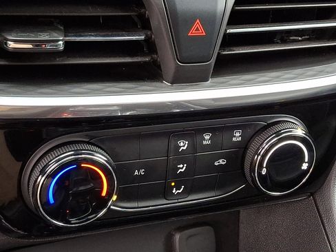 Used 2024 Buick Encore GX Sport Touring image 15