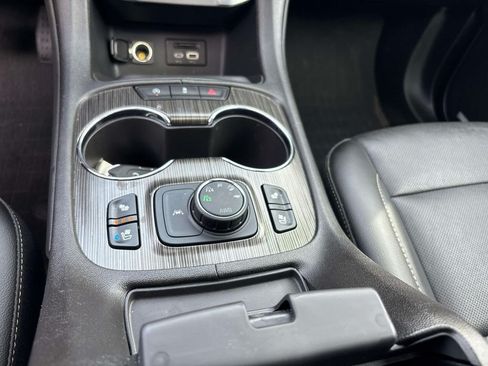 Used 2023 GMC Acadia SLT w/ Elevation Edition AWD/4WD image 22