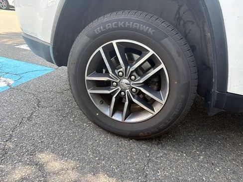 Used 2017 Jeep Grand Cherokee Limited AWD/4WD image 11