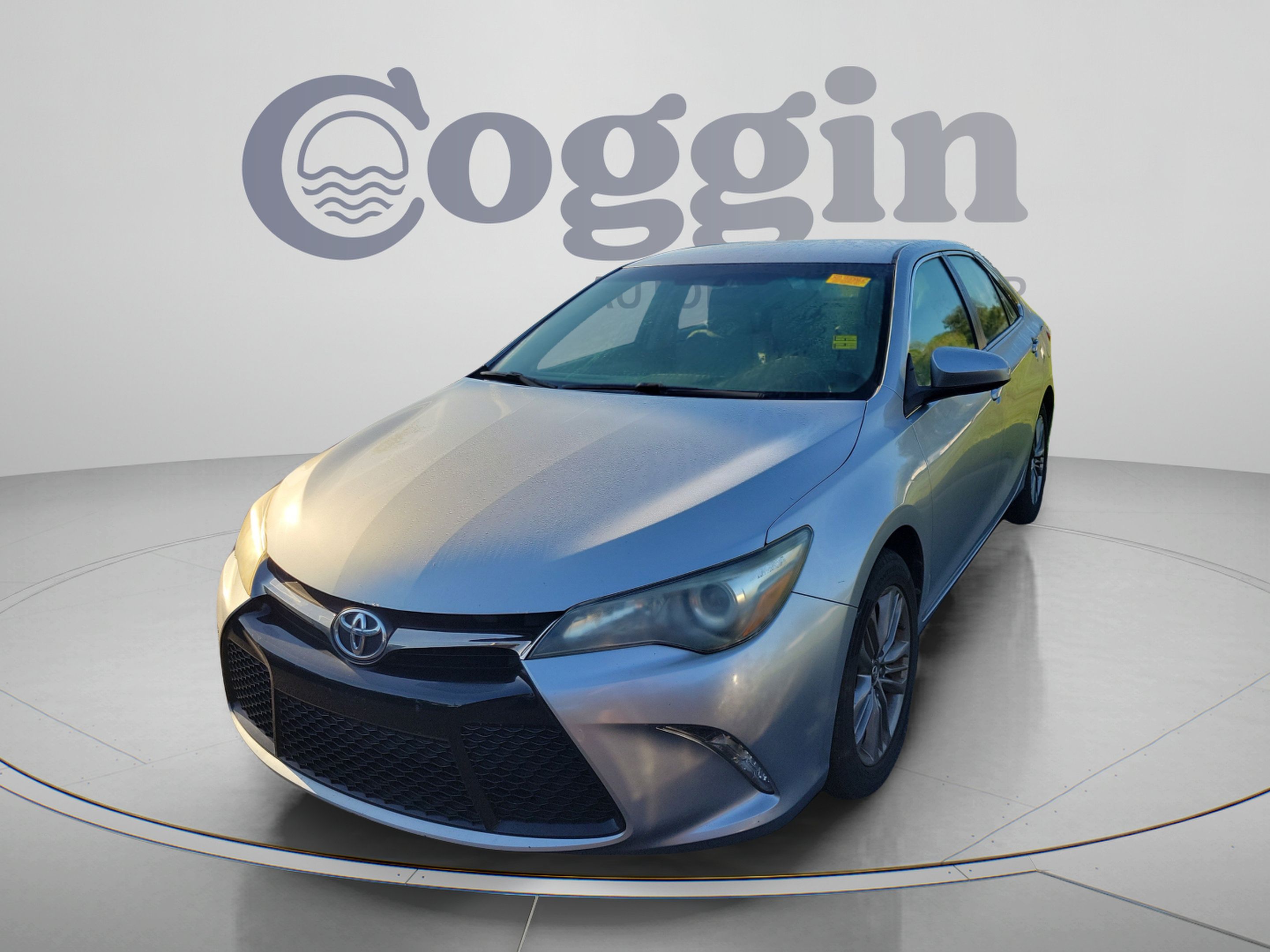 Used 2016 Toyota Camry SE FWD image 1