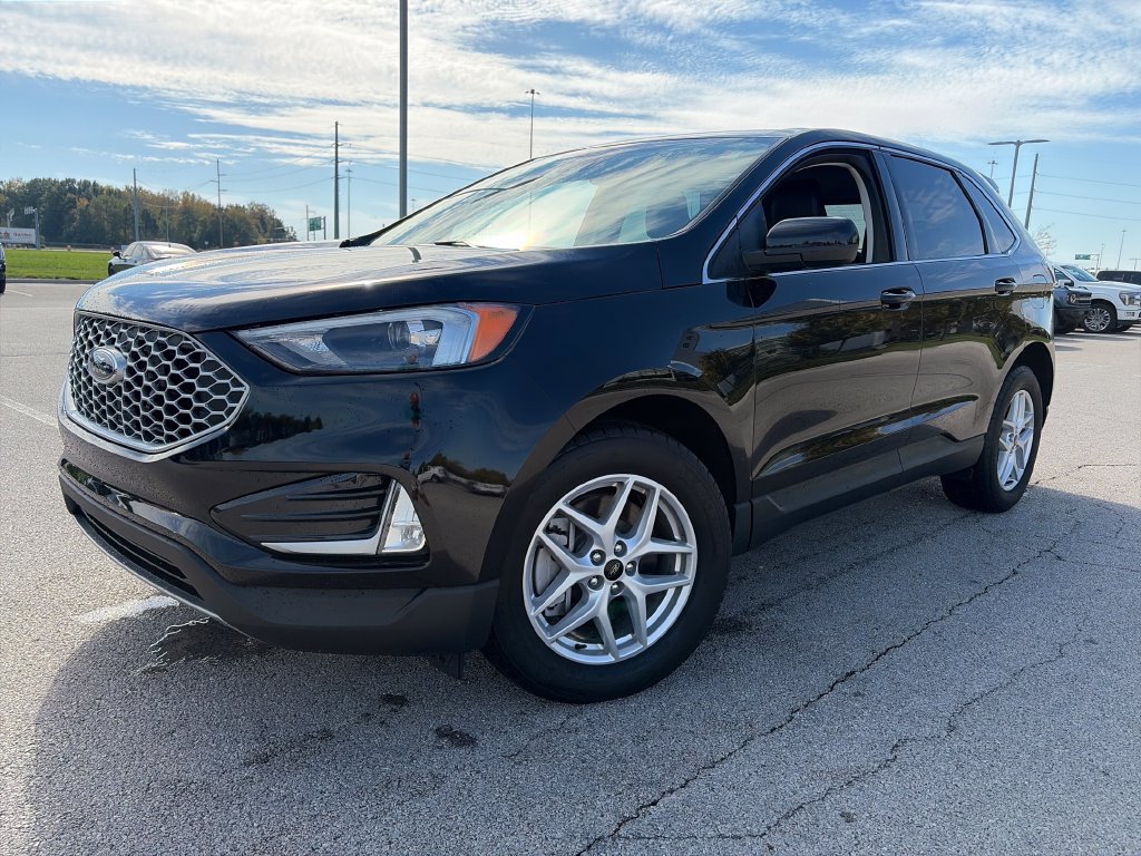 Used 2024 Ford Edge SEL w/ Convenience Package AWD/4WD image 3