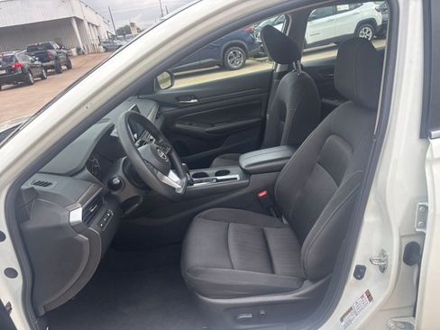 Used 2025 Nissan Altima 2.5 SV image 27