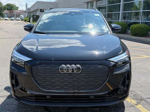 Used 2024 Audi Q4 e-tron Premium Plus w/ Premium Plus AWD/4WD image 9