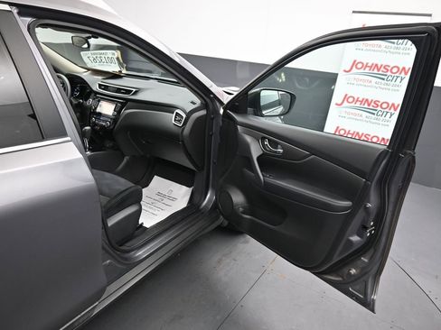 Used 2015 Nissan Rogue SV w/ SV Premium Package image 22