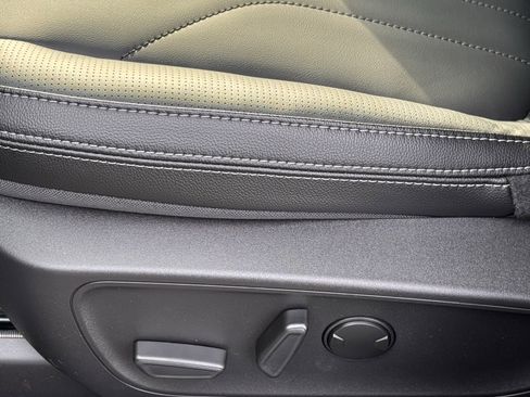 New 2026 Ford Escape SE w/ PHEV Premium Package FWD image 10