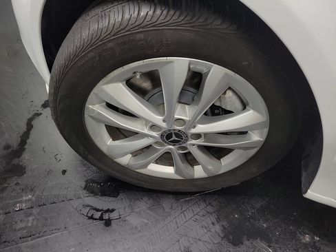 Used 2019 Mercedes-Benz C 300 4MATIC Sedan image 13