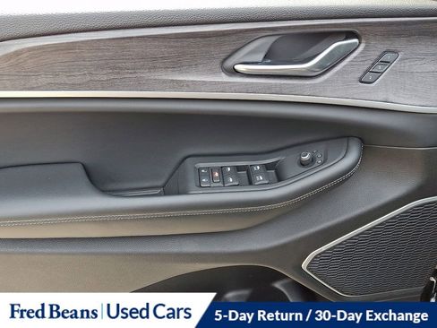 Used 2022 Jeep Grand Cherokee L Limited w/ Black Appearance Package image 13