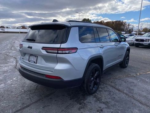 Used 2023 Jeep Grand Cherokee L Laredo image 3