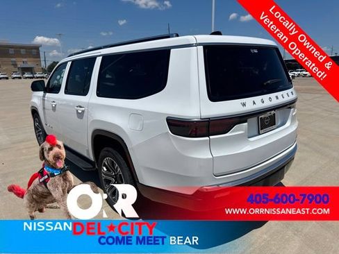Used 2024 Jeep Wagoneer L Series II RWD image 3