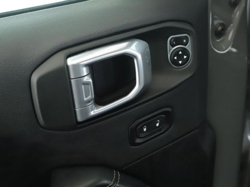 Used 2021 Jeep Wrangler Unlimited Sahara AWD/4WD image 8