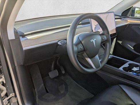 Used 2025 Tesla Model Y Long Range AWD/4WD image 10