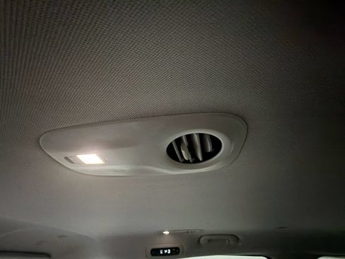 Used 2022 Chrysler Voyager LX FWD image 20