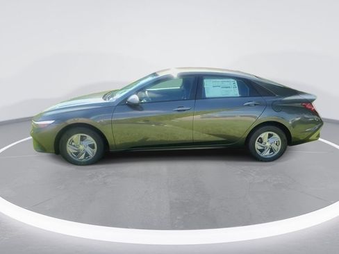 Used 2026 Hyundai Elantra SE FWD image 5