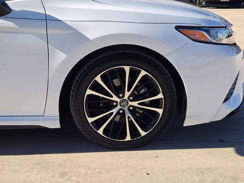 Used 2020 Toyota Camry SE image 32