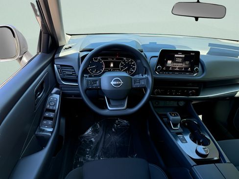 Used 2026 Nissan Rogue S AWD/4WD image 7