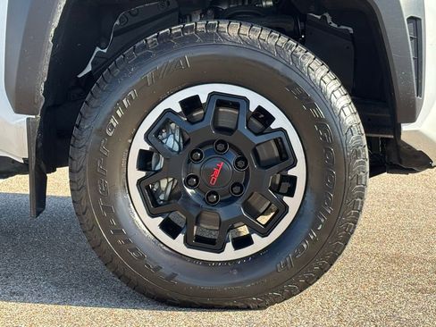 Used 2024 Toyota Tacoma TRD Off-Road image 8