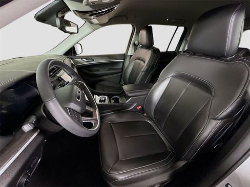 Used 2024 Jeep Grand Cherokee Limited image 15