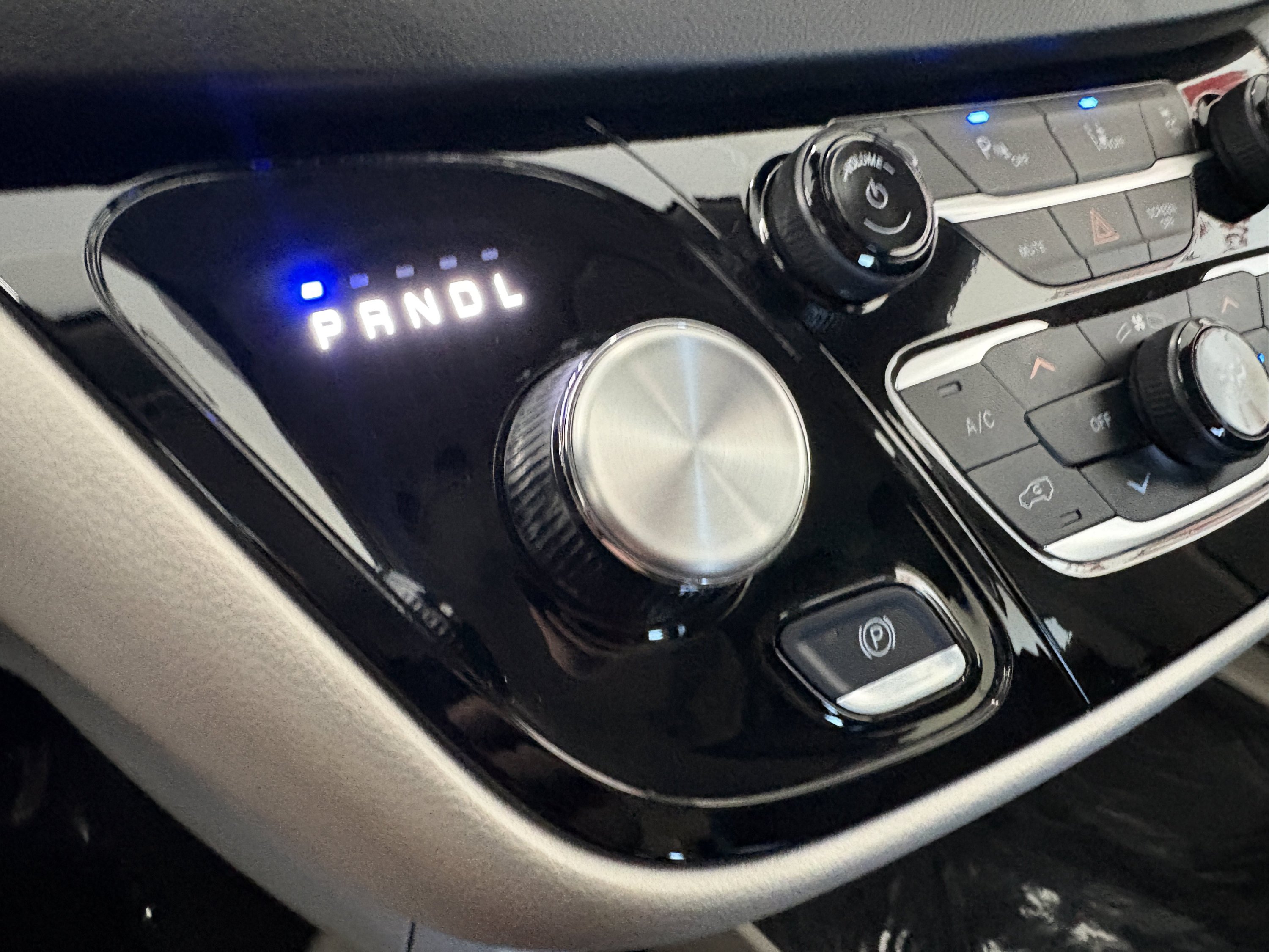Used 2024 Chrysler Pacifica Touring-L FWD image 21