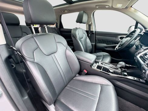 Certified 2023 Kia Sorento SX AWD/4WD image 32