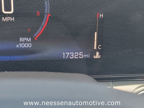 Used 2025 Chevrolet Trax LT w/ LT Convenience Package image 20