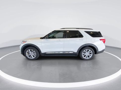 Used 2020 Ford Explorer XLT w/ Equipment Group 202A AWD/4WD image 5