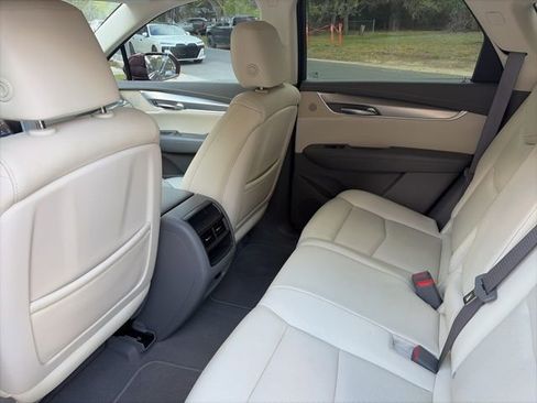 Used 2017 Cadillac XT5 Luxury w/ Driver Awareness Package image 10