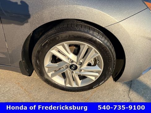 Used 2019 Hyundai Elantra Value Edition w/ Winter Weather Package FWD image 12