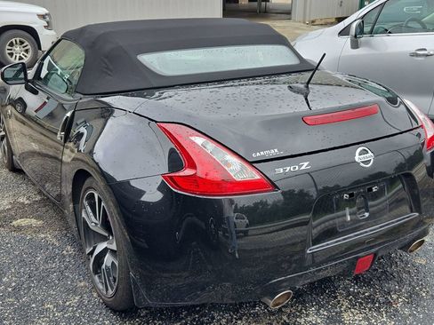Used 2018 Nissan 370Z Touring Sport RWD image 3